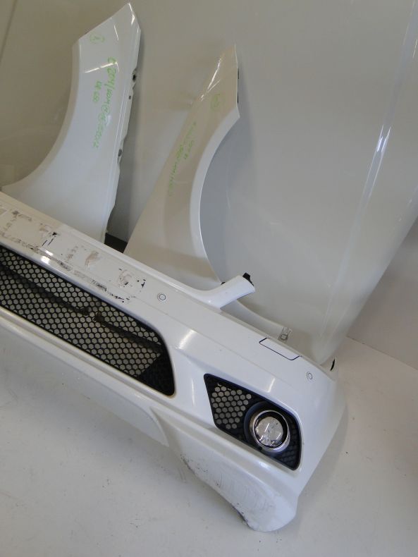 MERCEDES C KLASA W204 AMG BŁOTNIK PRAWY LEWY KOLOR 650