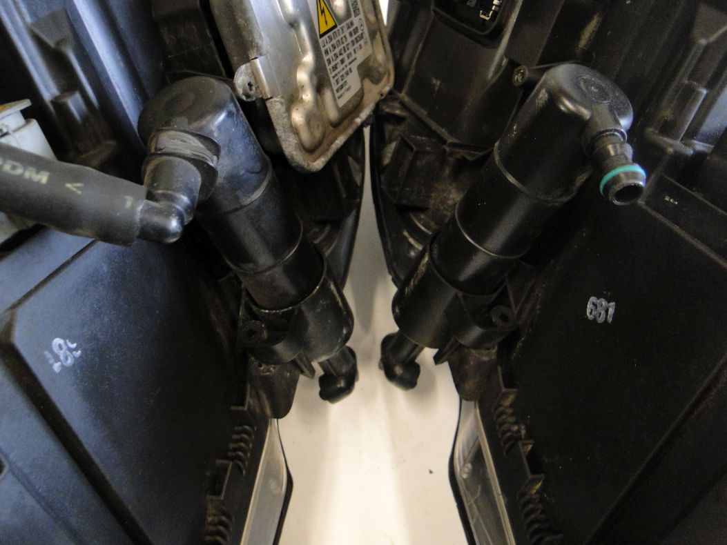 MERCEDES C KLASA W204 SPRYSKIWACZ PRAWY LEWY