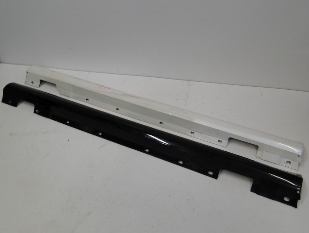 MERCEDES C KLASA W204 63 AMG LISTWA PROGOWA CZARNA