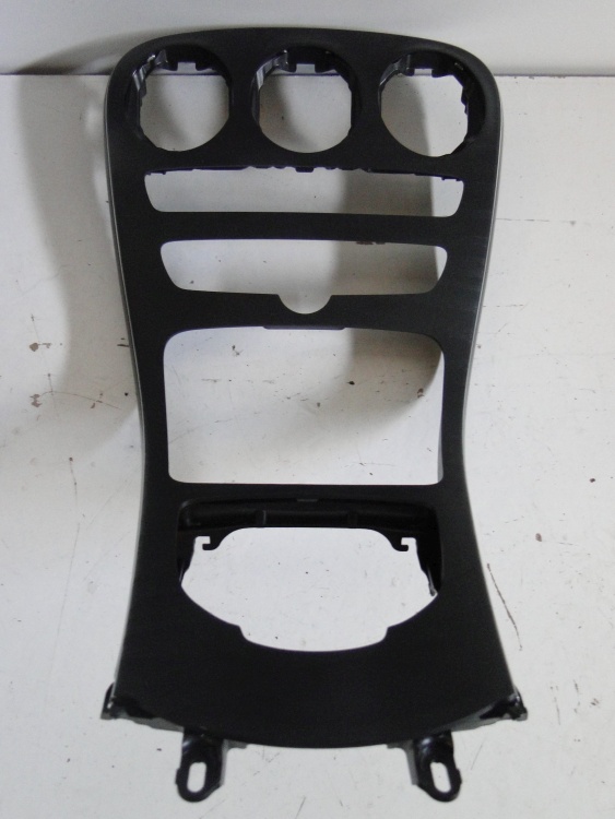 MERCEDES C KLASA W205 PANEL W KONSOLĘ RAMKA