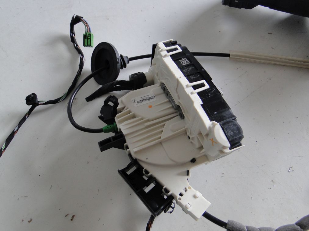 MERCEDES C KLASA W204 E KLASA W212 ZAMEK - obrazek 2