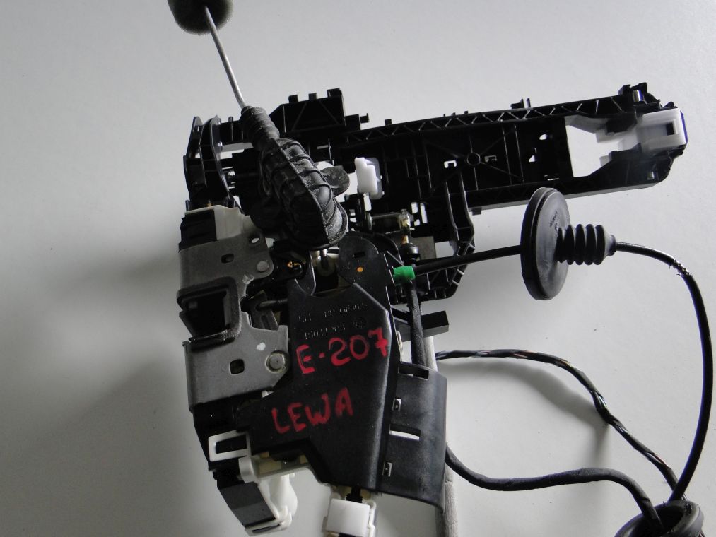 MERCEDES C KLASA W205 CLA W117 GLA X156 E KLASA W207 W212 ZAMEK - obrazek 2