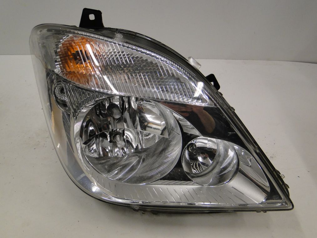 MERCEDES SPRINTER W906 LAMPA PRAWA XENON KSENON