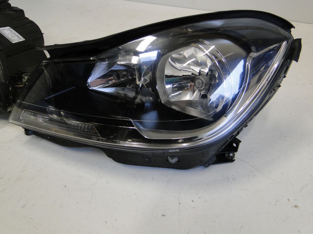 MERCEDES C KLASA W204 PO LIFCIE LAMPA CZARNA PRAWA LEWA - obrazek 3