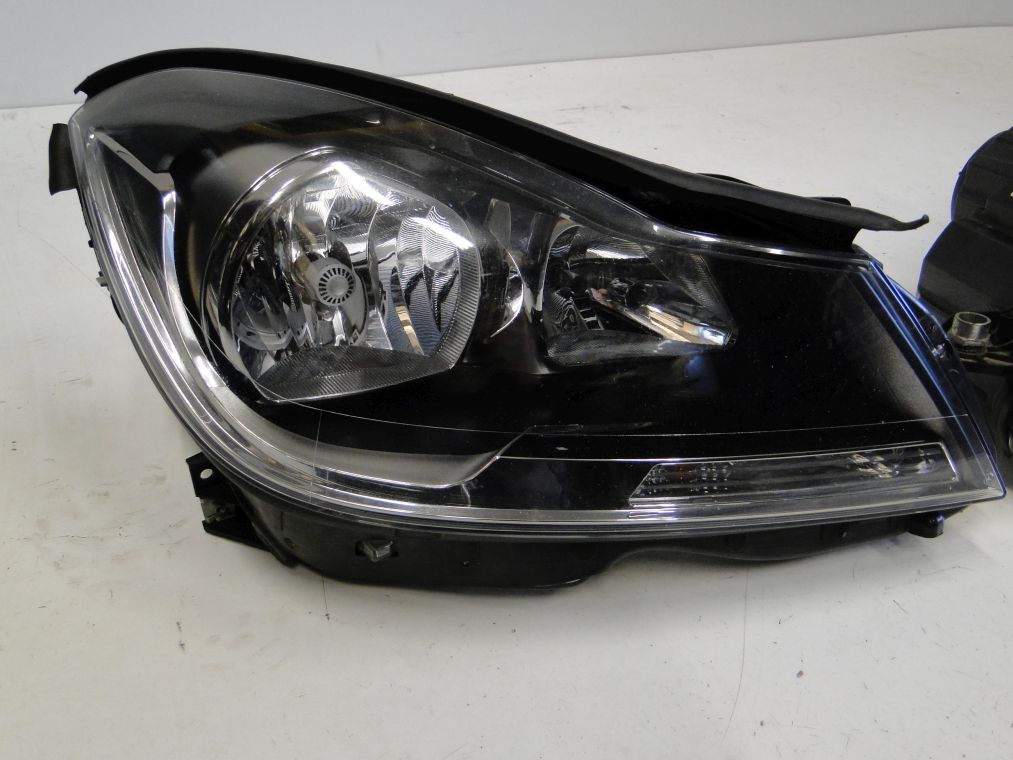 MERCEDES C KLASA W204 PO LIFCIE LAMPA CZARNA PRAWA LEWA - obrazek 4