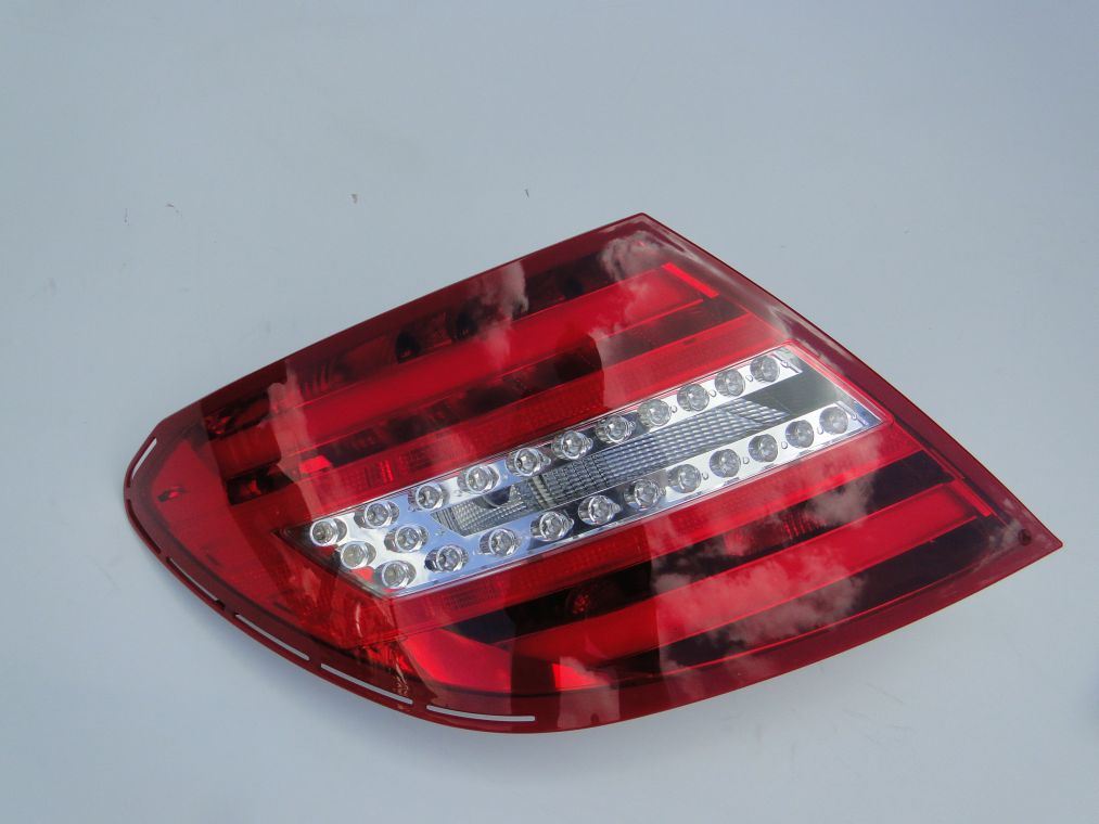 MERCEDES C KLASA W204 SEDAN PO LIFCIE LAMPA TYLNA LEWA