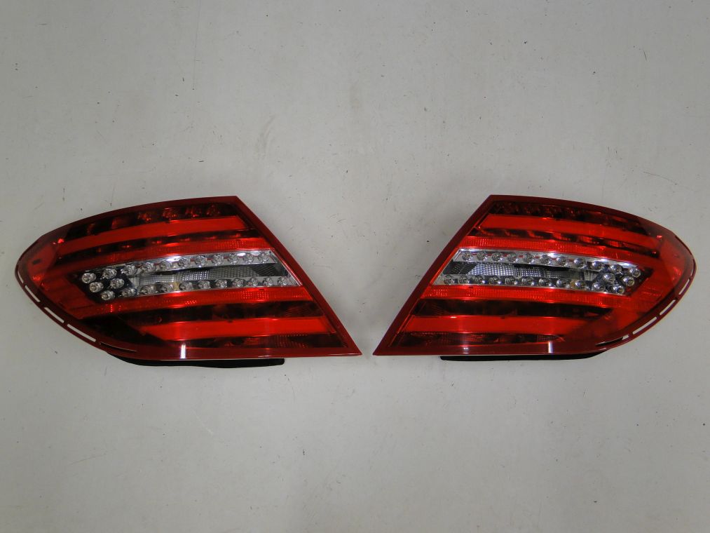 MERCEDES C KLASA 204 LIMUZYNA PO LIFCIE LAMPA PRAWA LEWA