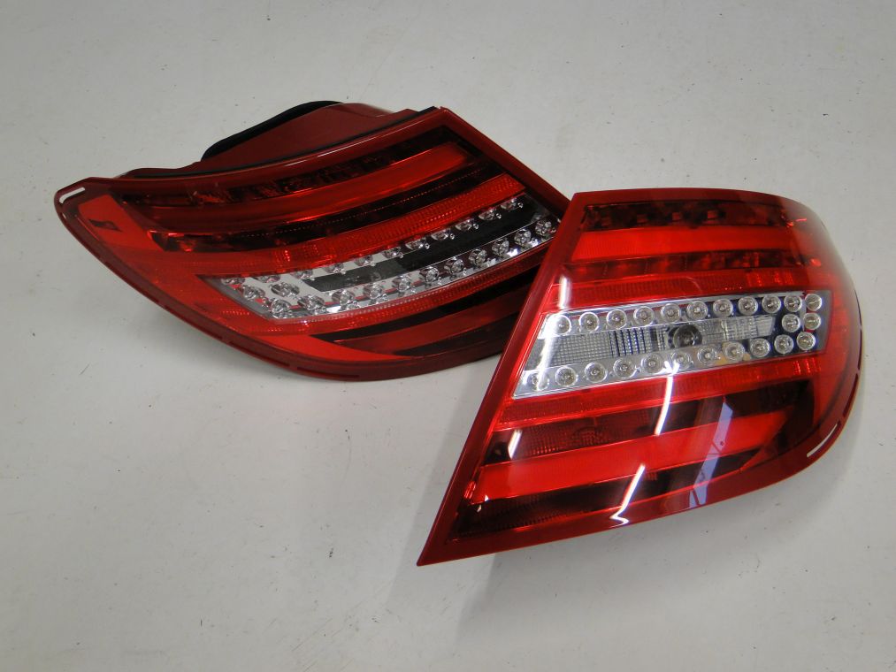 MERCEDES C KLASA 204 LIMUZYNA PO LIFCIE LAMPA PRAWA LEWA - obrazek 2