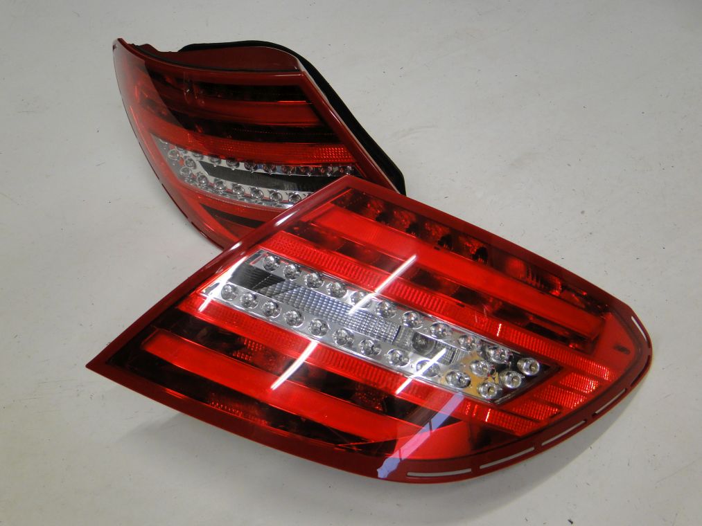 MERCEDES C KLASA 204 LIMUZYNA PO LIFCIE LAMPA PRAWA LEWA - obrazek 3