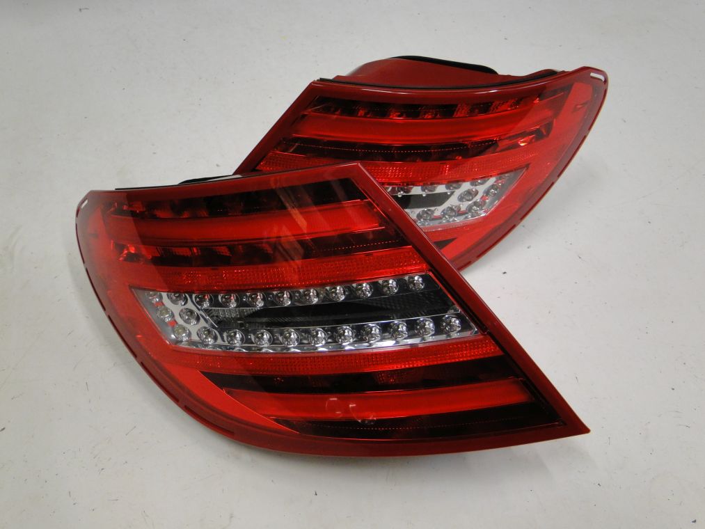 MERCEDES C KLASA 204 LIMUZYNA PO LIFCIE LAMPA PRAWA LEWA - obrazek 4