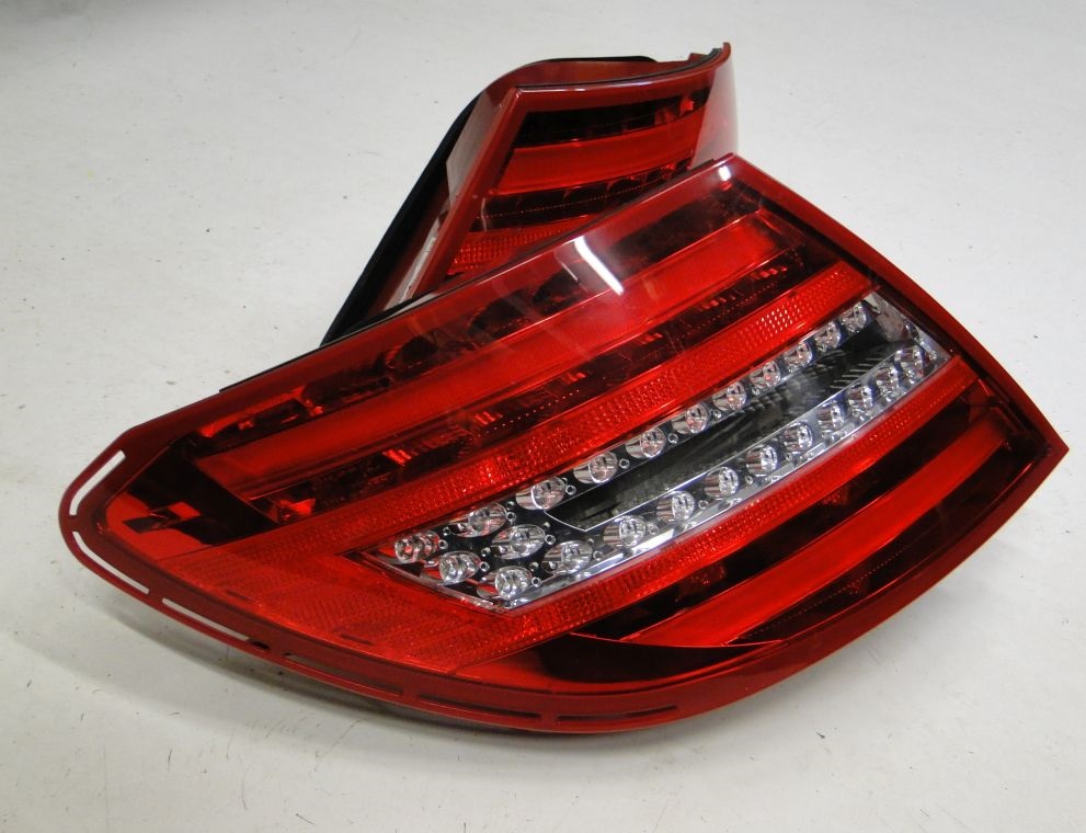 MERCEDES C KLASA 204 LIMUZYNA PO LIFCIE LAMPA PRAWA LEWA - obrazek 5