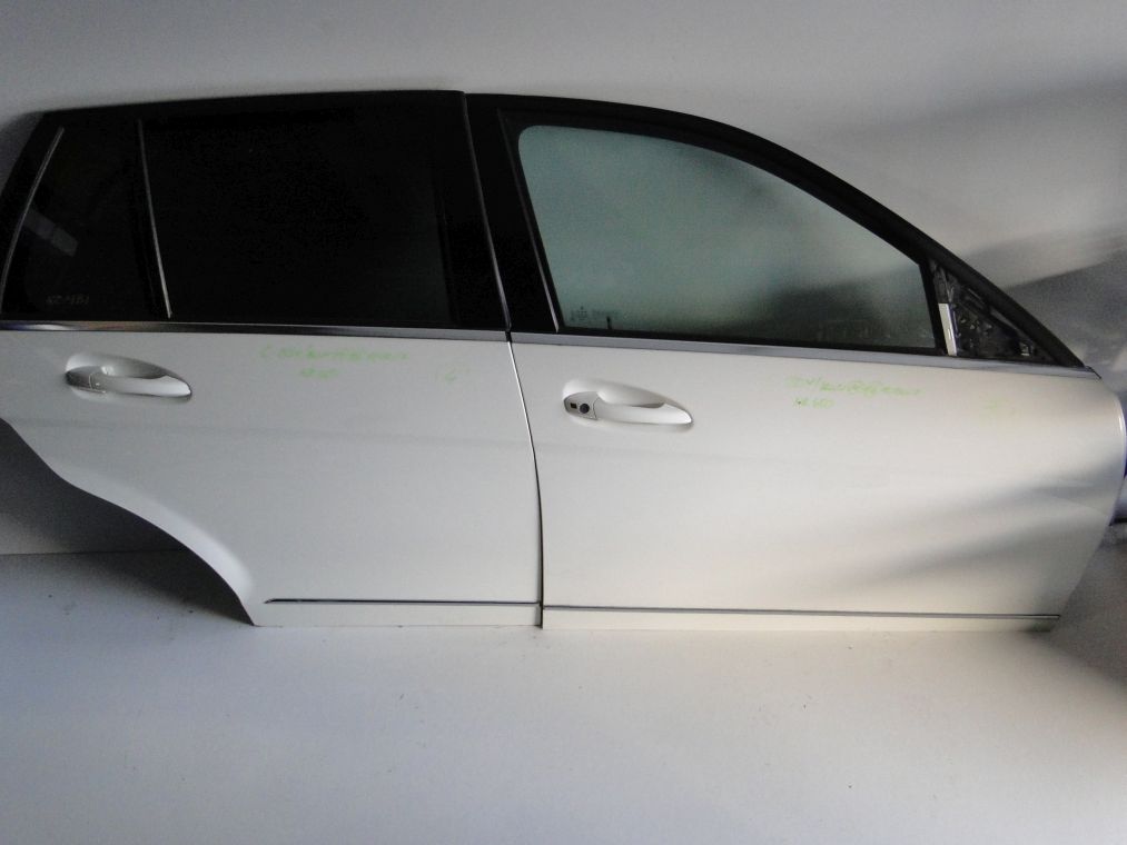 MERCEDES C KLASA W204 KOMBI PO LIFCIE DRZWI PRZEDNIE PRAWE TYLNE - obrazek 4