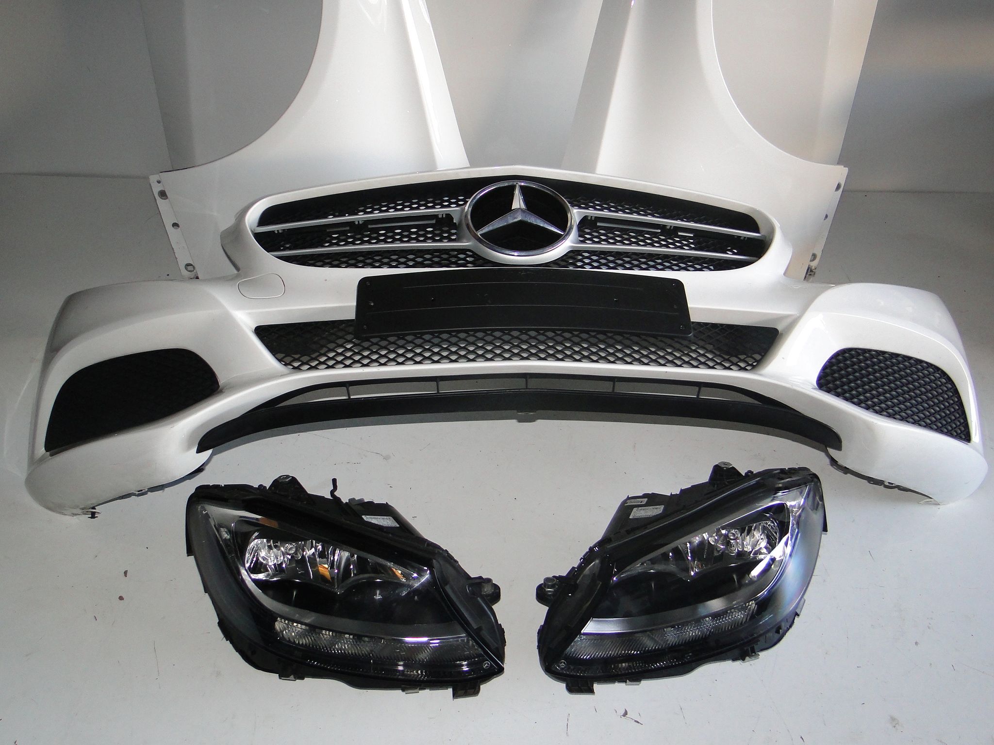 MERCEDES C KLASA W205 SPORT PAKIET ZDERZAK PRZEDNI - obrazek 4