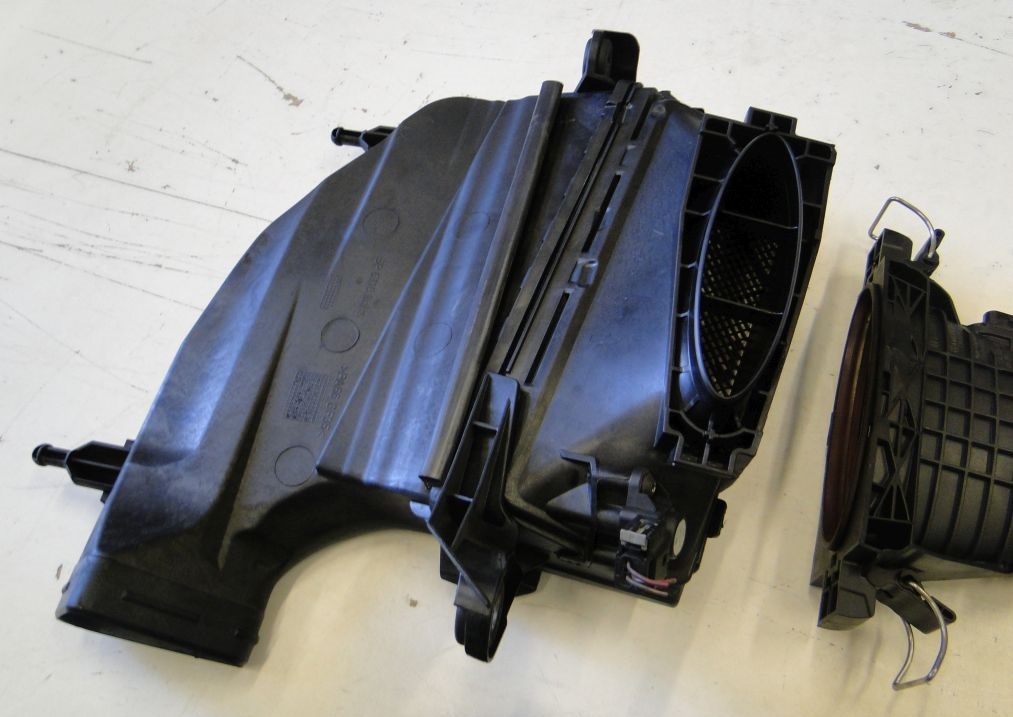 MERCEDES OBUDOWA FILTRA POWIETRZA LEWA A6420904301 - obrazek 2