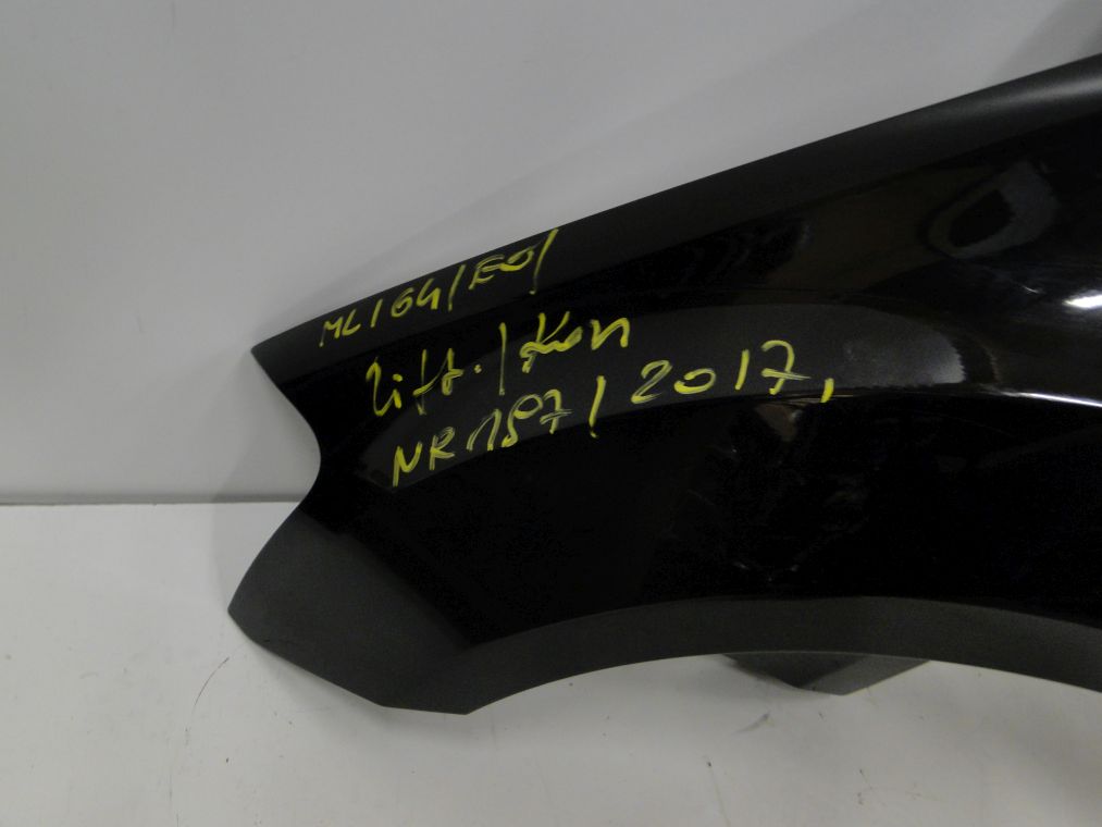 MERCEDES ML W164 PO LIFCIE BŁOTNIK PRZEDNI LEWY KOLOR 197 - obrazek 3
