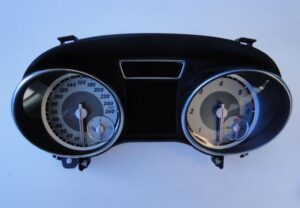 MERCEDES CLA W117 PO LIFCIE LICZNIK ZEGAR