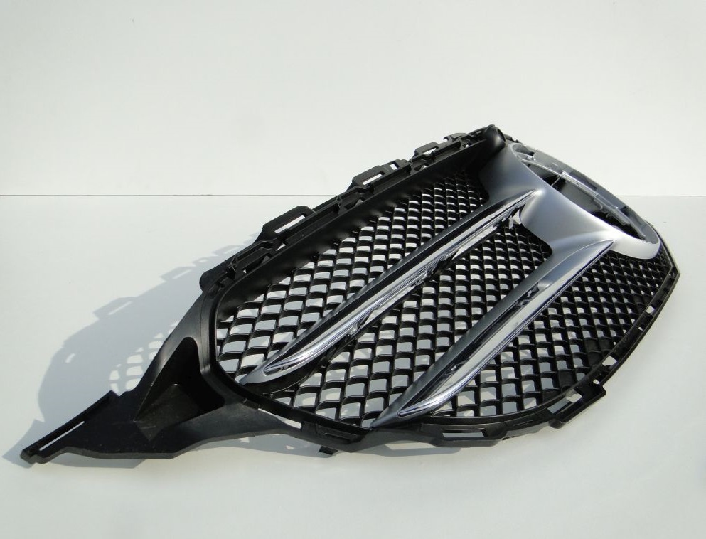 MERCEDES C KLASA W205 PO LIFCIE GRILL ATRAPA NA KAMERĘ