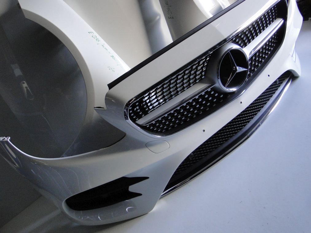 MERCEDES E KLASA W238 ZDERZAK AMG PRZEDNI - obrazek 3