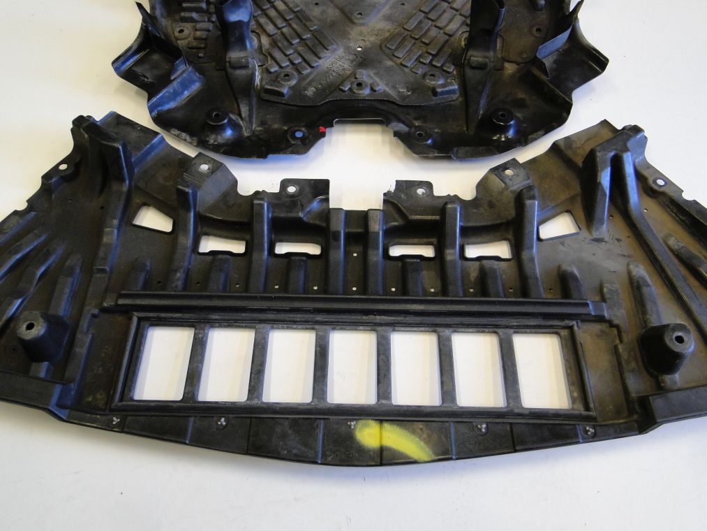 MERCEDES S KLASA W217 OSŁONA POD ZDERZAK 63 AMG - obrazek 2