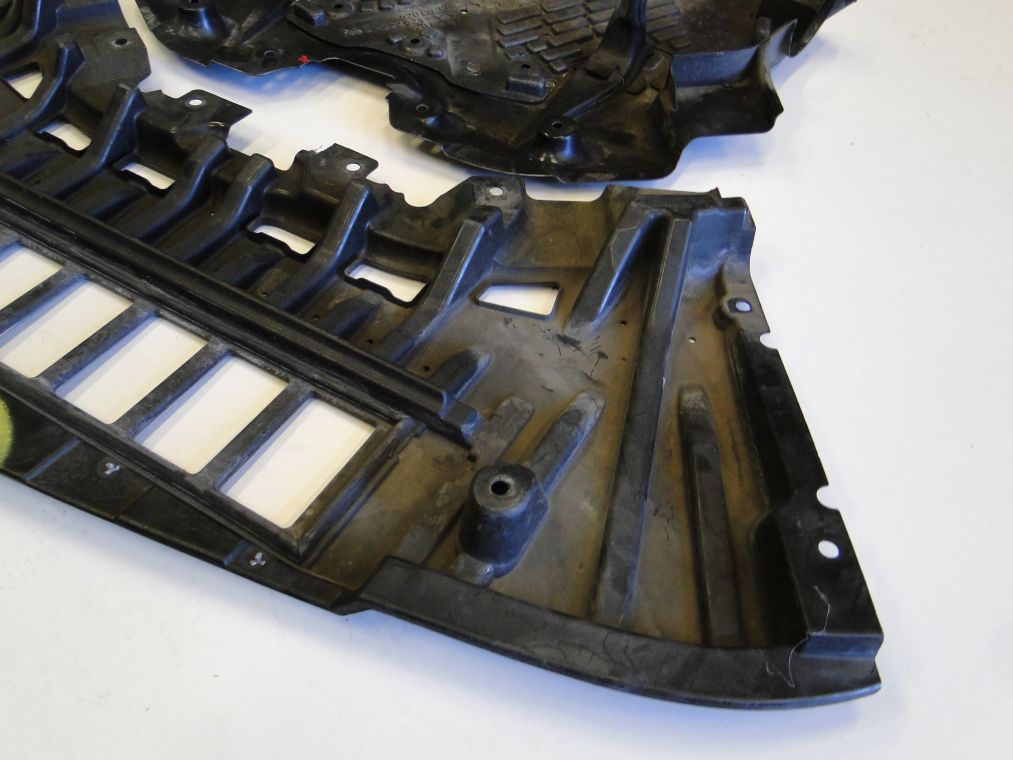 MERCEDES S KLASA W217 OSŁONA POD ZDERZAK 63 AMG - obrazek 3