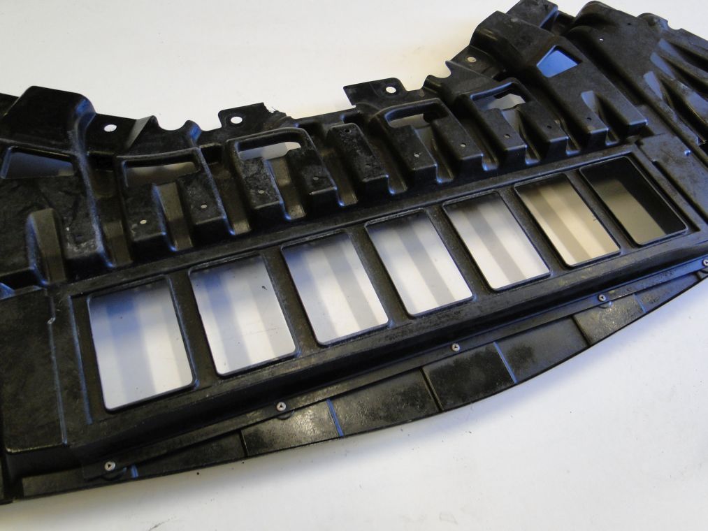 MERCEDES S KLASA W217 OSŁONA POD ZDERZAK 63 AMG - obrazek 6