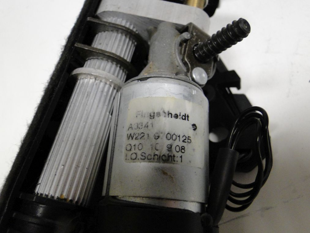 MERCEDES S KLASA W221 SILNICZEK REGULACJI ZAGŁÓWKA - obrazek 4