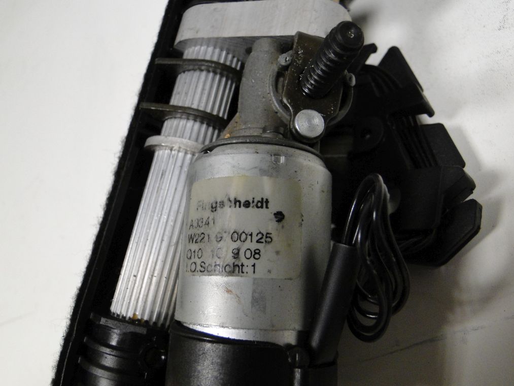 MERCEDES S KLASA W221 SILNICZEK REGULACJI ZAGŁÓWKA - obrazek 5