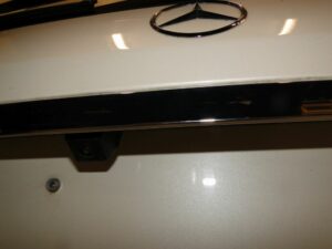 MERCEDES CLS W218 KAMERA W KLAPĘ TYLNĄ