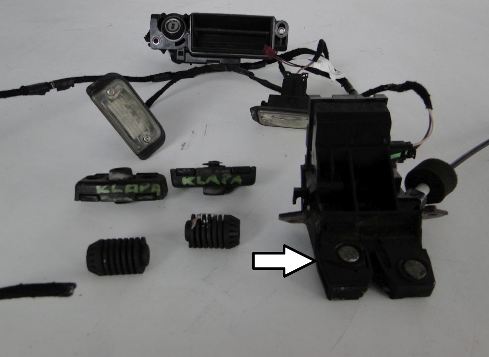 MERCEDES CLK W209 ZAMEK KLAPY W KLAPĘ TYLNĄ