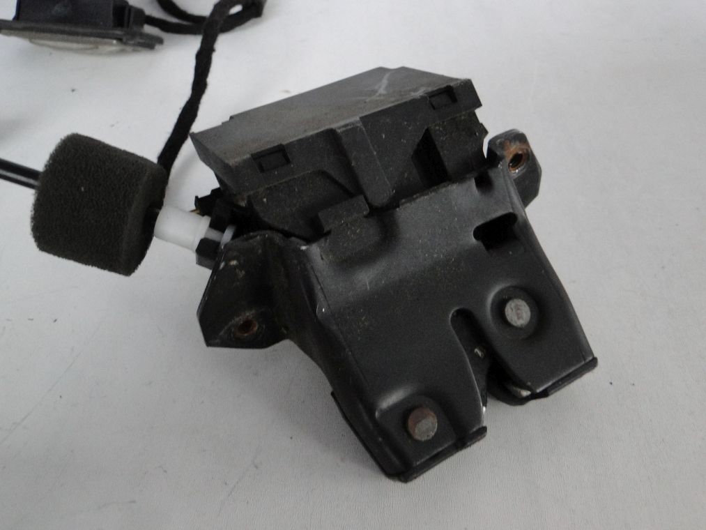 MERCEDES CLK W209 ZAMEK KLAPY W KLAPĘ TYLNĄ - obrazek 3