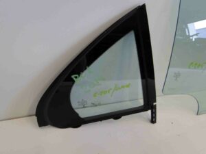 MERCEDES C KLASA W205 SZYBA PRAWA TYŁ TRÓJKĄT 2014