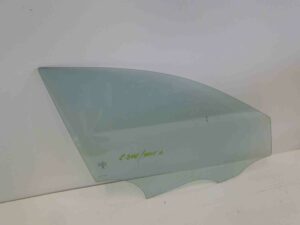 MERCEDES C KLASA W205 SZYBA BOCZNA PRAWA PRZEDNIA 2015