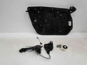 MERCEDES C KLASA 205 COUPE SILNICZEK SZYBY W DRZWI