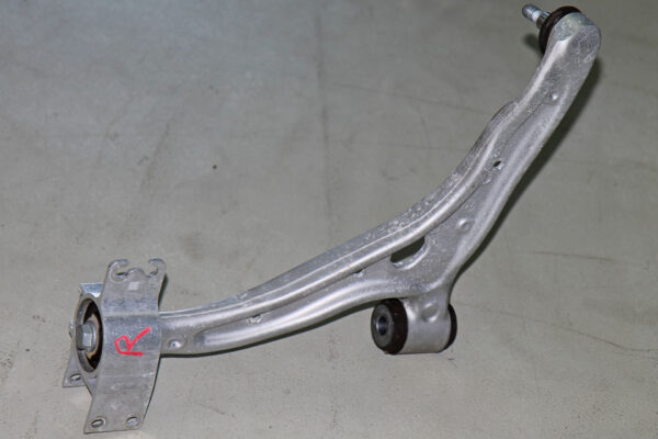 MERCEDES A KLASA W176 176 WAHACZ PRZEDNI PRAWY