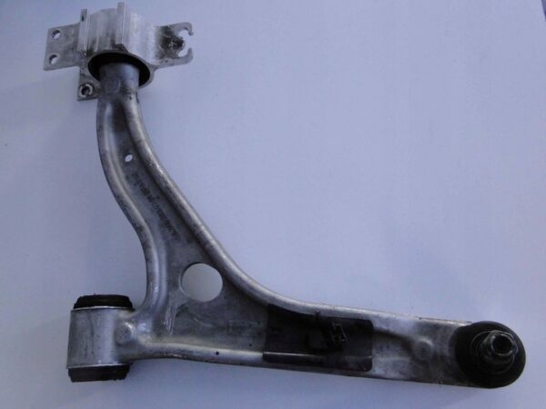 MERCEDES A KLASA W176 176 WAHACZ LEWY PRZEDNI