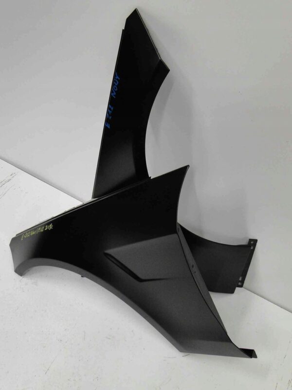 MERCEDES E KLASA 212 BŁOTNIK PRZEDNI PRAWY 63 AMG