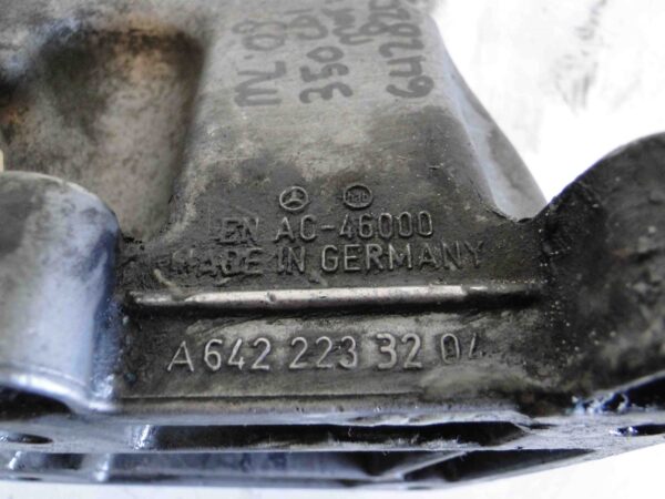 MERCEDES R KLASA 251 OM 642 DIESEL ŁAPA SILNIKA