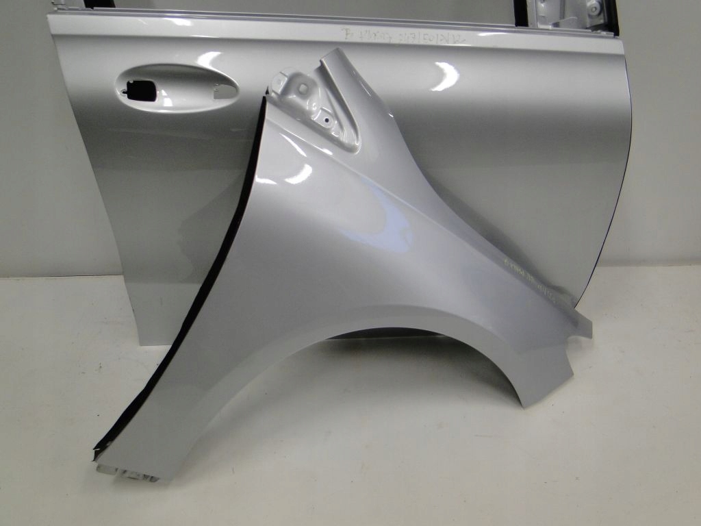 MERCEDES B KLASA W247 247 BŁOTNIK PRAWY PRZEDNI - obrazek 3