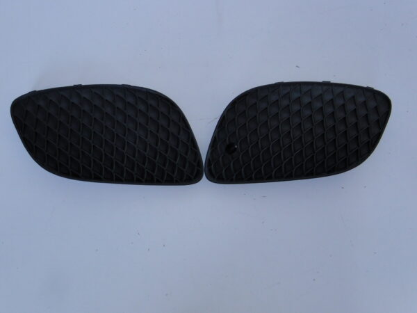 MERCEDES A KLASA W177 KRATKA ZDERZAKA LEWA