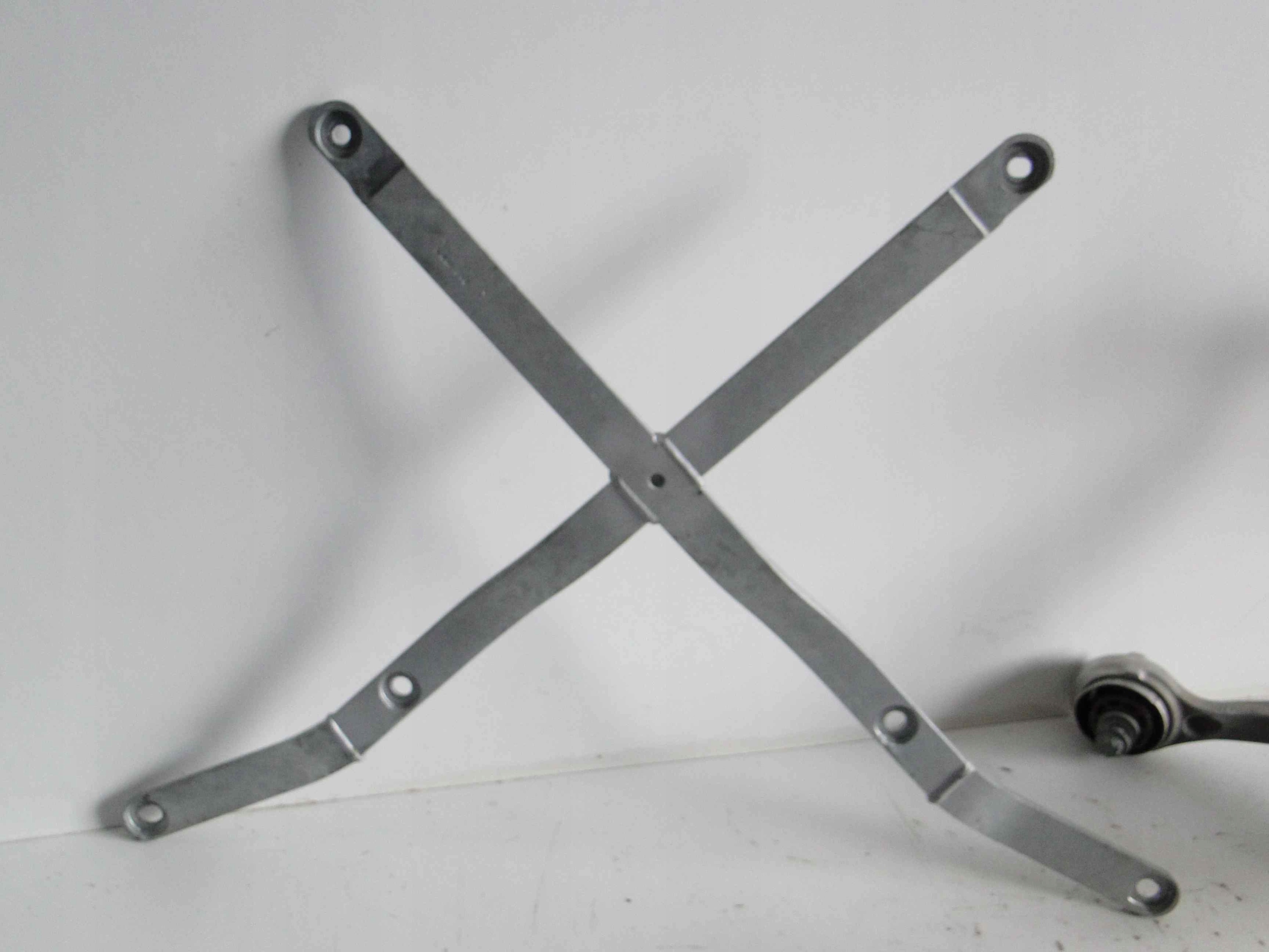 MERCEDES E KLASA 238 CABRIO PODPORA POD SILNIK