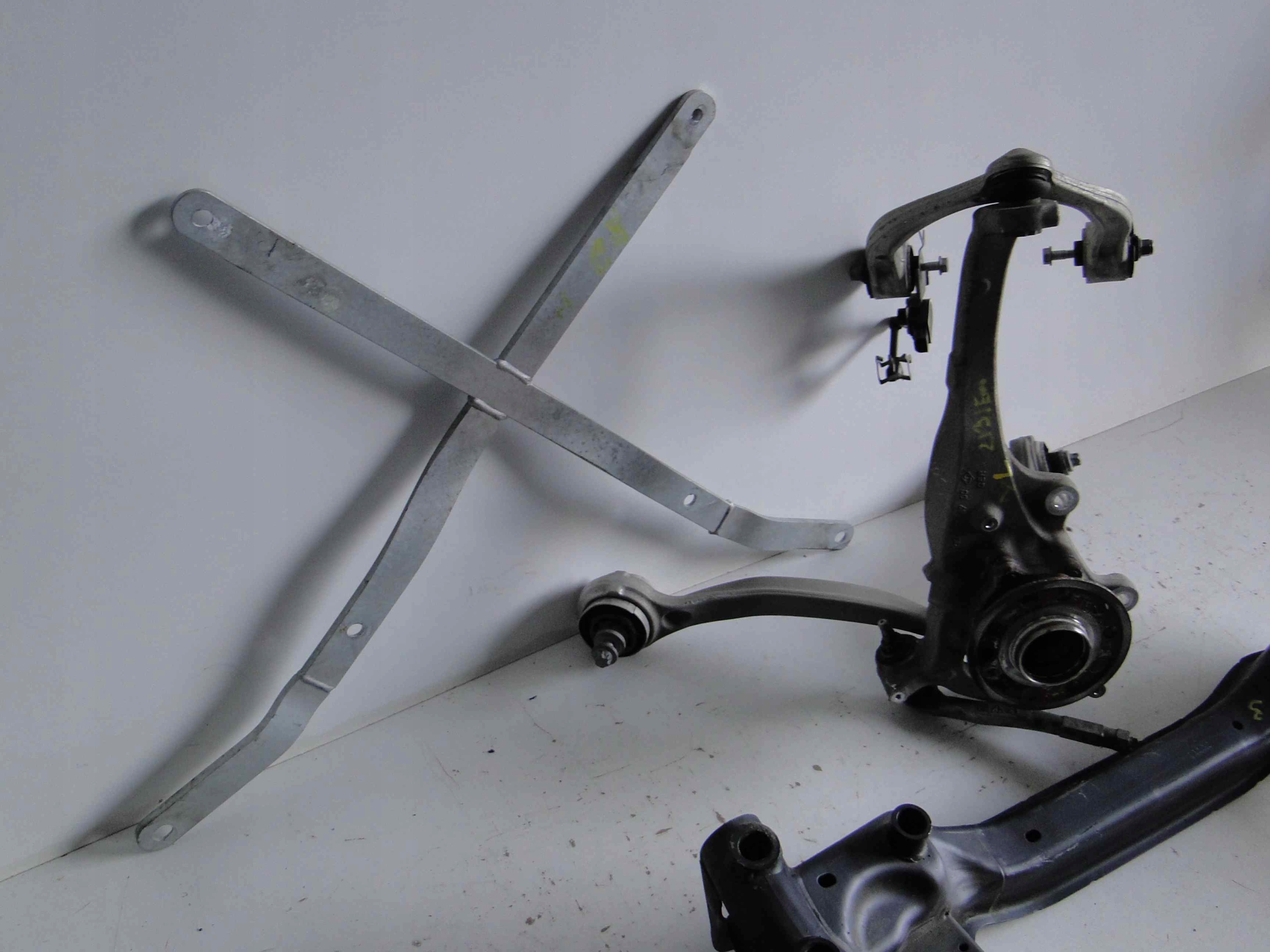 MERCEDES E KLASA 238 CABRIO PODPORA POD SILNIK - obrazek 2