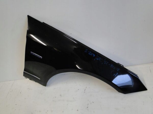 MERCEDES E KLASA 207 BŁOTNIK PRZEDNI PRAWY