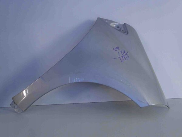 MERCEDES A KLASA W169 BŁOTNIK PRAWY PRZEDNI 169