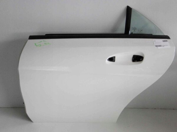 MERCEDES CLA 117 DRZWI LEWE TYLNE 650