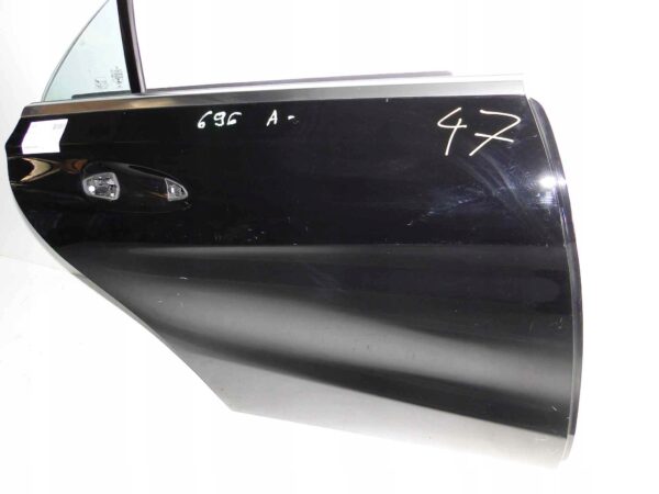 MERCEDES CLA 117 DRZWI PRAWE TYLNE 696