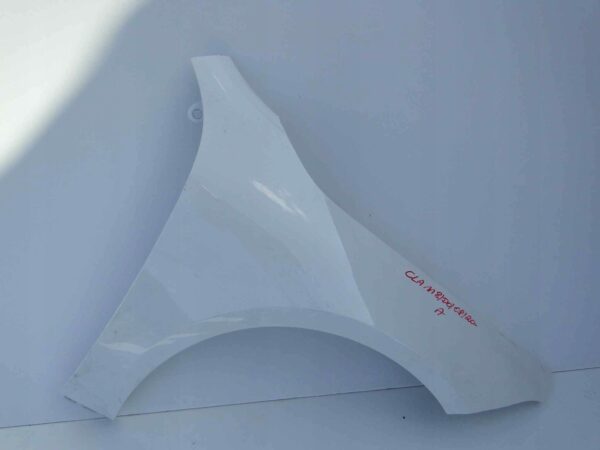 MERCEDES CLA 118 BŁOTNIK PRZEDNI PRAWY