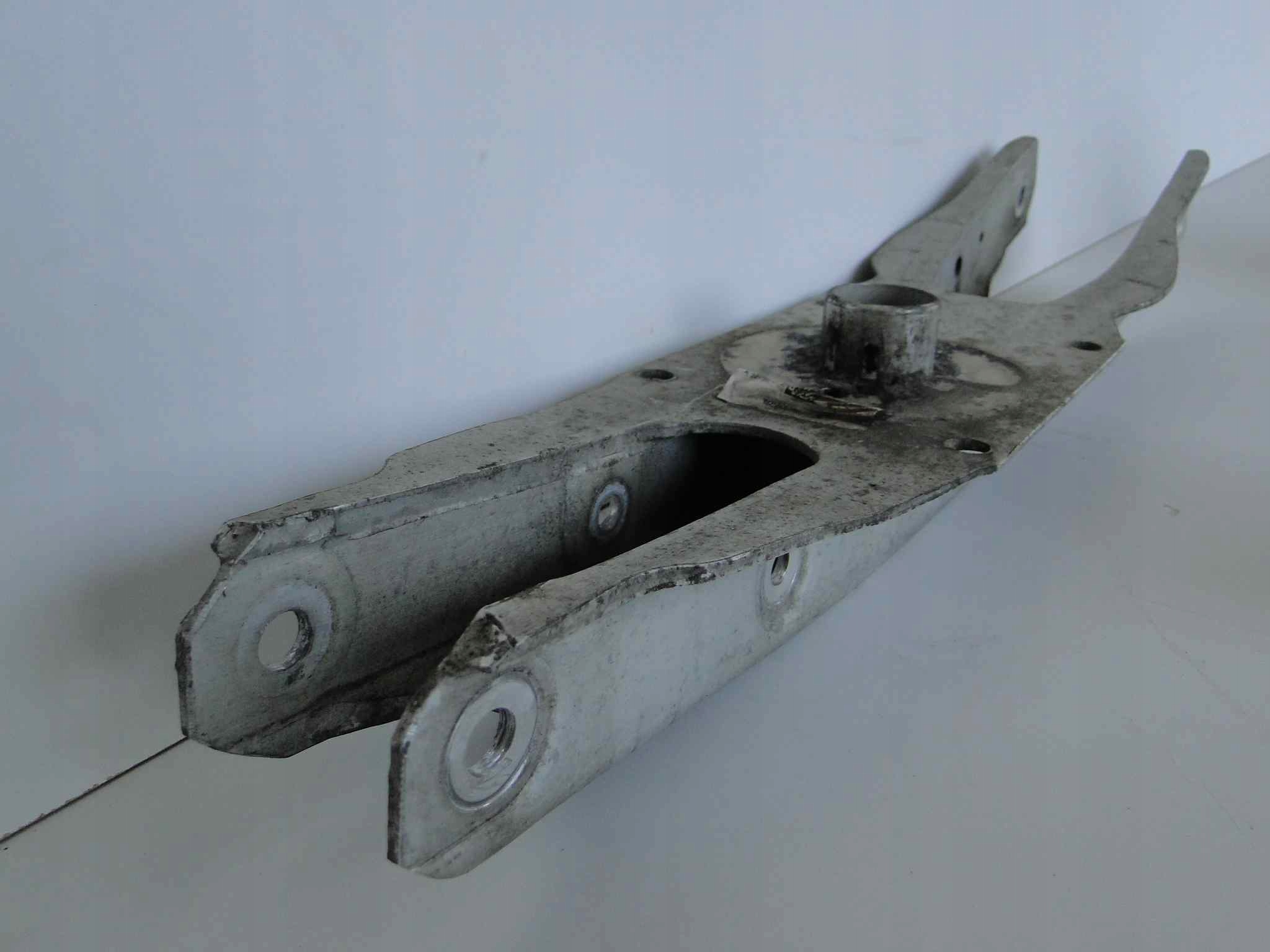 MERCEDES CLA 118 WAHACZ TYLNY SPRĘŻYSTY 4MATIC - obrazek 5