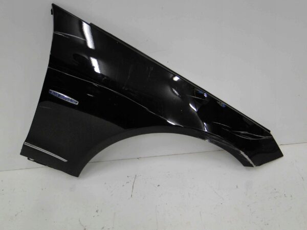 MERCEDES E 207 COUPE BŁOTNIK PRZEDNI PRAWY