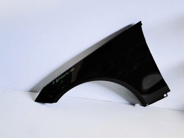 MERCEDES E KLASA 207 BŁOTNIK PRZEDNI LEWY