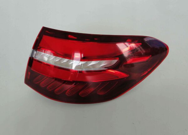 MERCEDES GLC X253 253 LAMPA TYLNA PRAWA